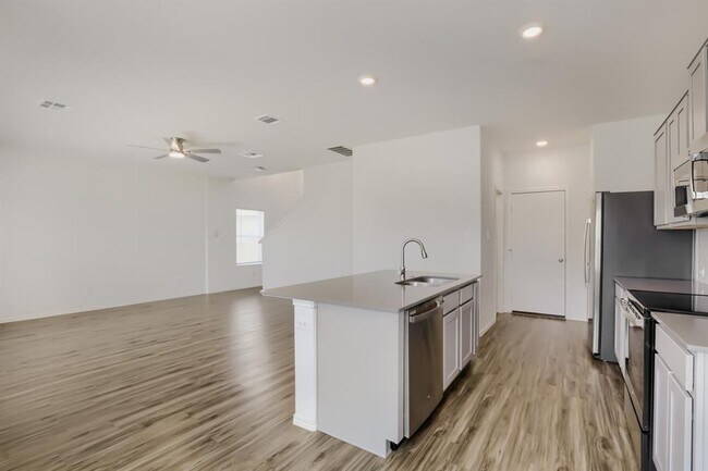 Building Photo - 125 Guardian Angel Ct