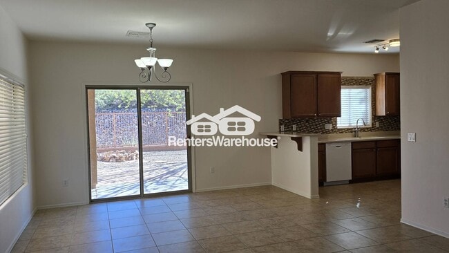 Building Photo - 1126 E Mt Shibell Dr