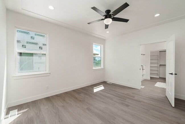 Foto del edificio - 5923 Little River Loop