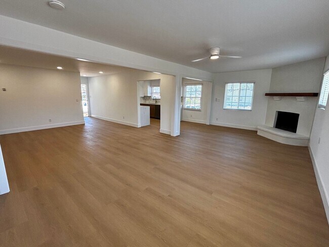 Foto del edificio - Newly Renovated 3 Bed/1 Bath- Allied Gardens