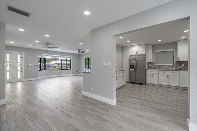 Foto del edificio - 4660 SW 128th Ave