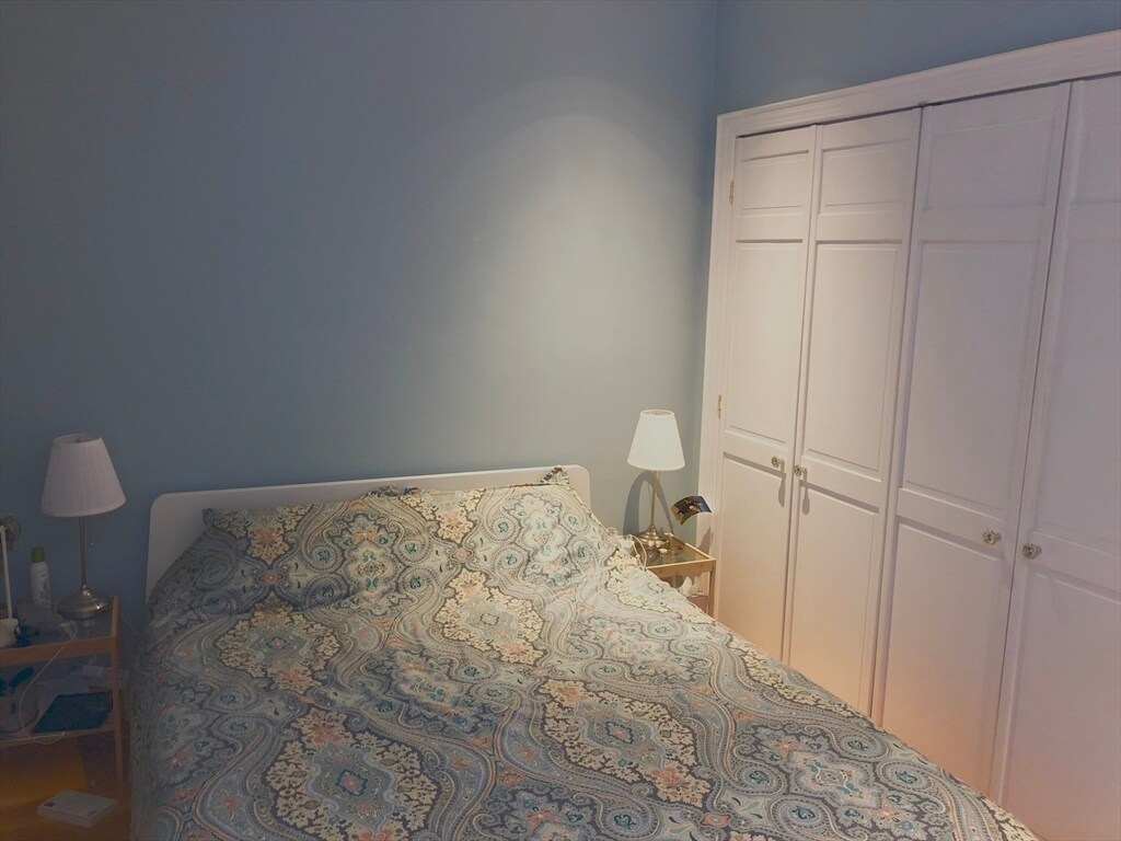 Building Photo - 24 Anderson St