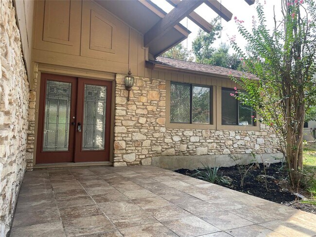 Foto del edificio - 7007 Danwood Dr