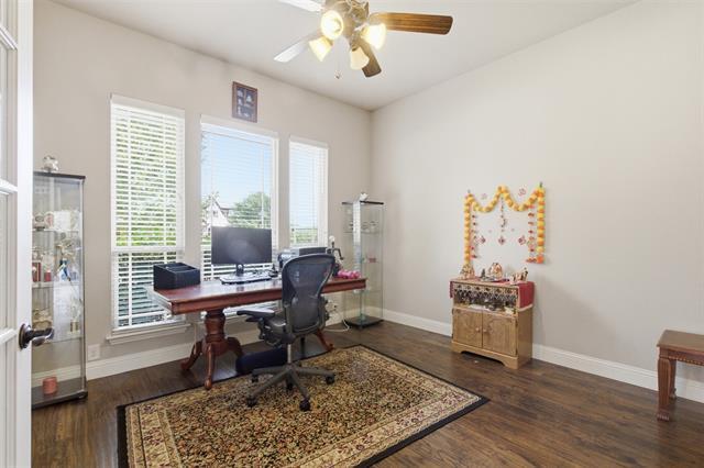 Foto del edificio - 2304 Lynbridge Cir