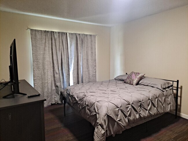 Foto del edificio - 811 Granite Rd