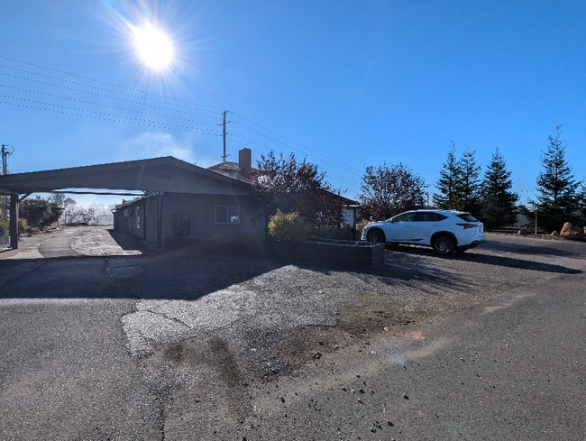 Building Photo - 4758 Skyway