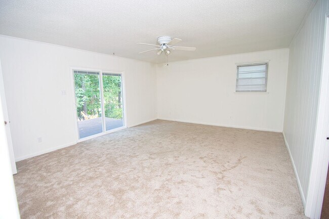 Building Photo - 12400 Southridge Drive