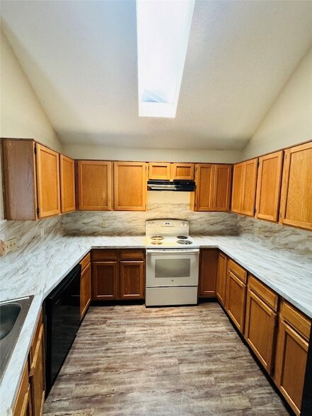 Building Photo - 6513 White Oak Dr