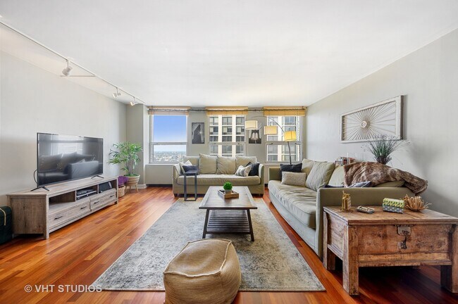 Foto del edificio - 2626 N Lakeview Ave