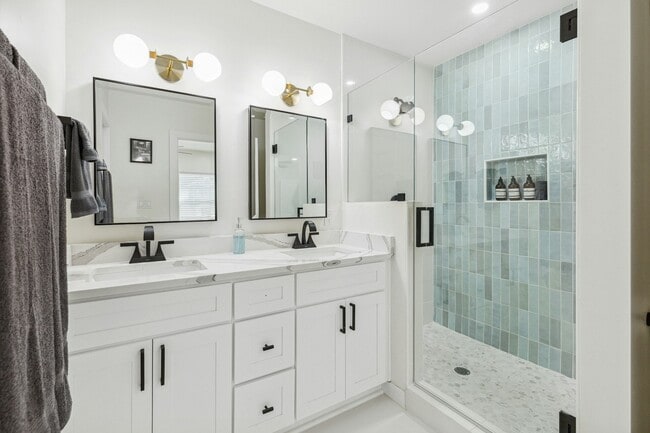 Photo - 3236 Golfing Green Pl House