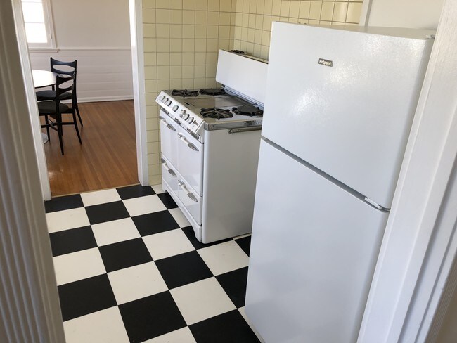 Kitchen - 1215 S Orlando Ave