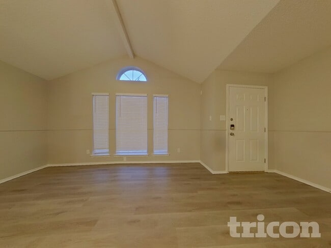 Building Photo - 1932 Cedar Tree Dr