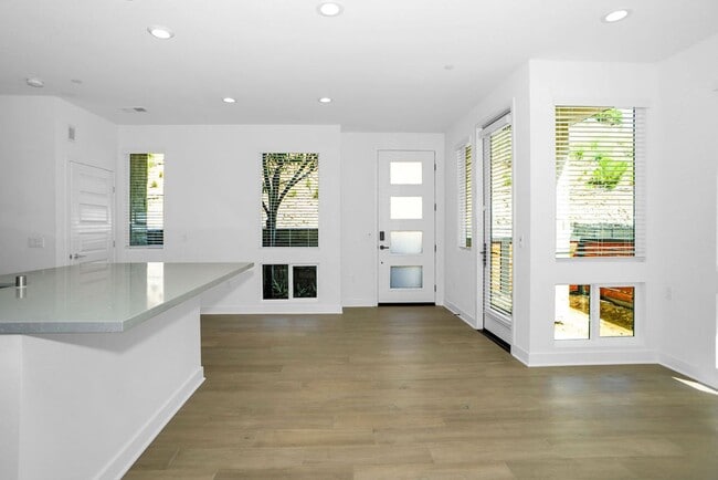 Building Photo - 10881 McCan Ct