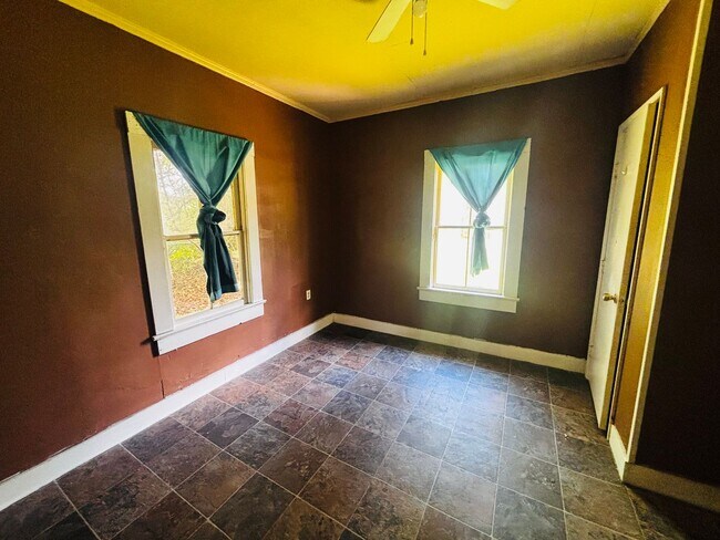Foto del edificio - 3 Bedroom, 1 Bathroom House is Available Now!