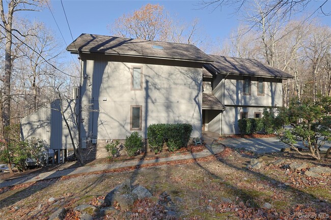 Building Photo - 300 Clausland Mountain Rd