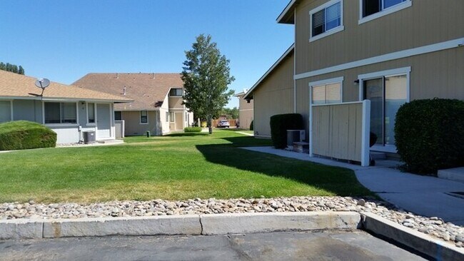 Building Photo - Townhome for Rent-Gardnerville
