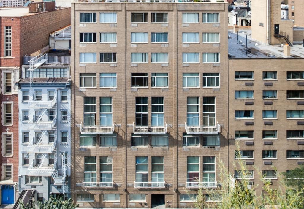 Primary Photo - 202 E 24th St