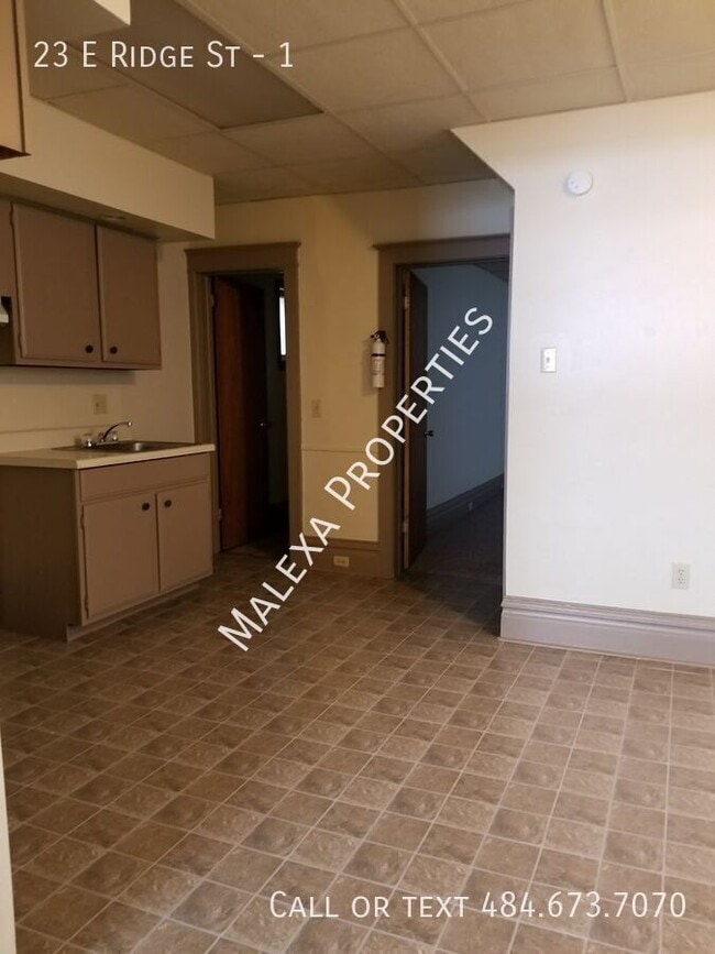 Building Photo - 23 E Ridge St