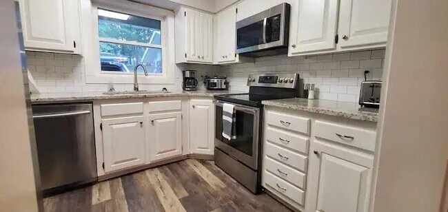 Building Photo - 16 Victoria Ln