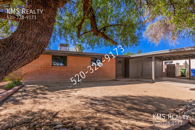 Foto del edificio - 2426 S Palm Springs Dr