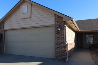 Building Photo - 1607 Clover Dr