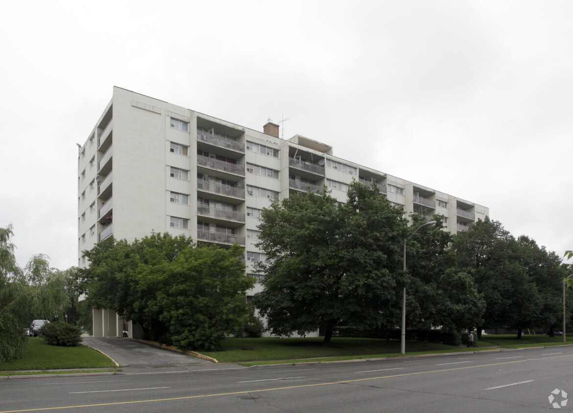 Building Photo - 416 The Westway