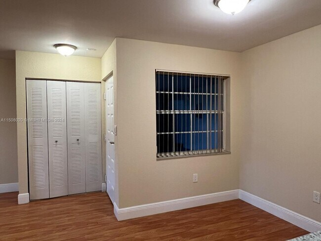 Foto del edificio - 2831 N Oakland Forest Dr