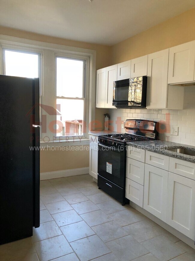 Foto del edificio - 5 BEDROOM HOME FOR RENT IN EAST LANSDOWNE