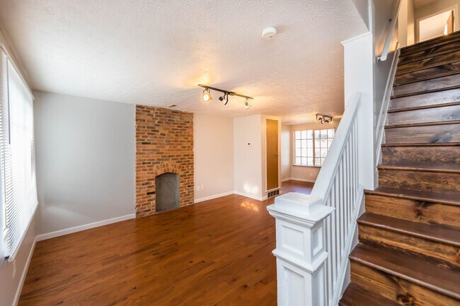 Sala de estar - 254 S Monroe Ave