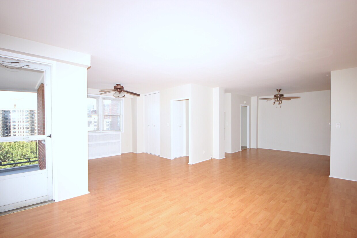 Primary Photo - 444 Bedford St