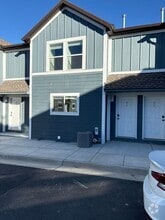 Building Photo - 423 Cheyenne Dr