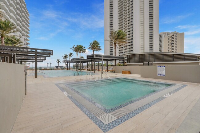 Foto del edificio - 3100 N Ocean Dr