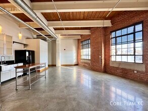 Building Photo - 382 W 22nd St