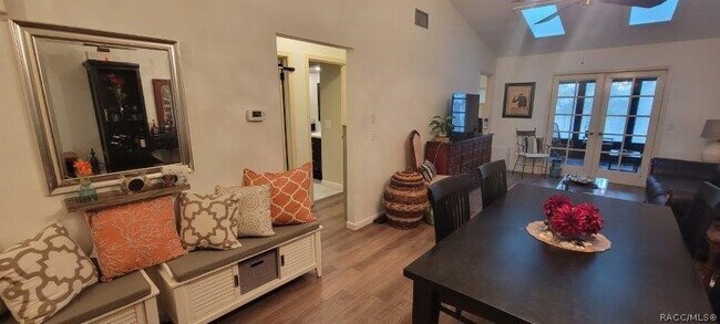 Foto del edificio - 333 E Hartford St