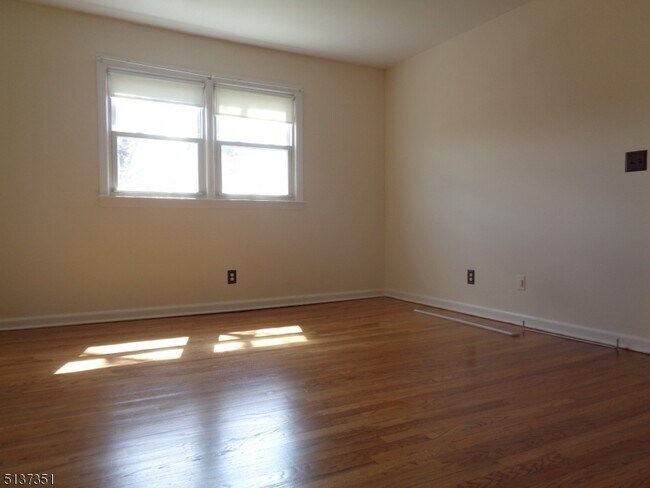 Building Photo - 1198 S State St