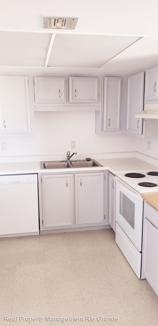 Building Photo - 2 br, 2 bath House - 602 Lakeview Cir UNIT J