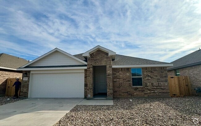Building Photo - 6212 Oracle Dr
