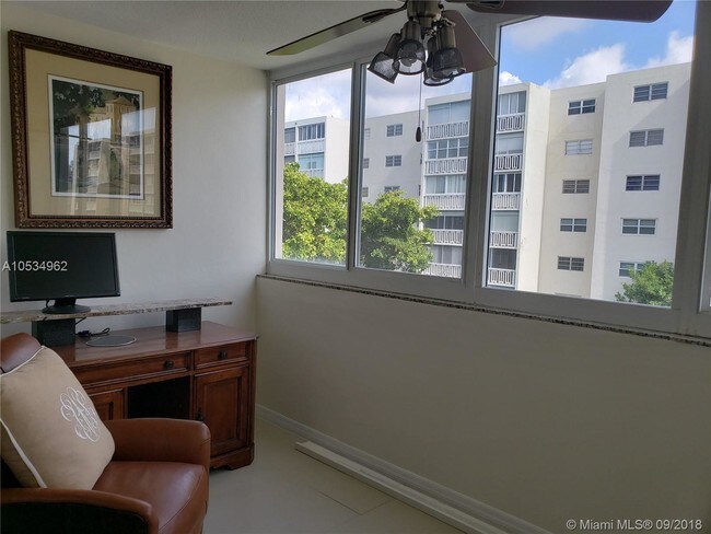 Foto del edificio - 300 NE 12th Ave