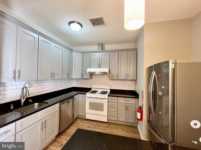 Building Photo - 501 Plainsboro Rd
