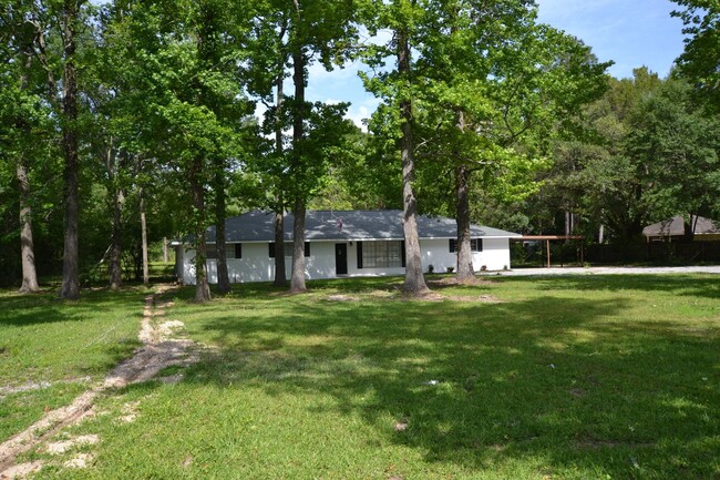 Foto del edificio - Zachary School District!  Rustic Country L...