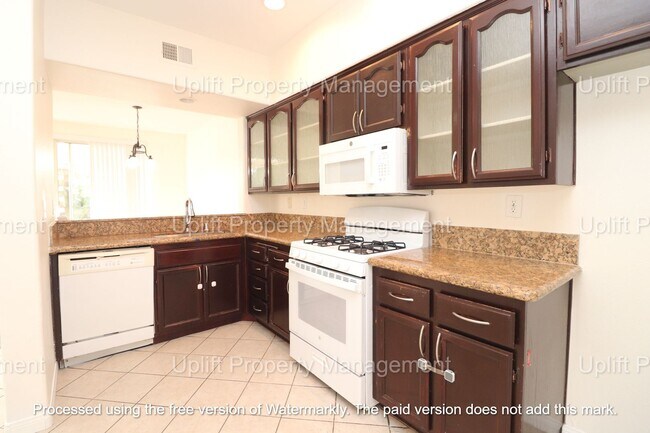 Foto del edificio - 3 BED, 2.5 BATH TOWNHOME W/ ATTACHED 2 CAR...