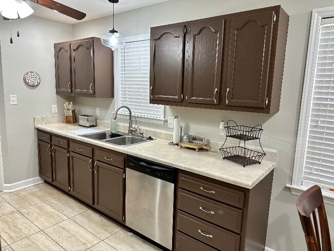 Foto del edificio - 1642 Thompson Dr