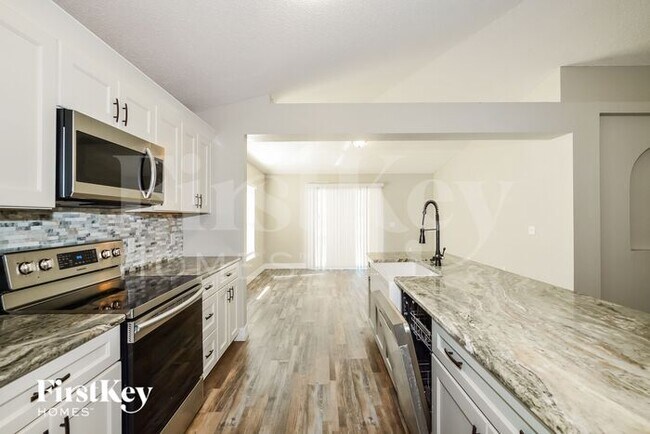 Building Photo - 637 Sunway Ln