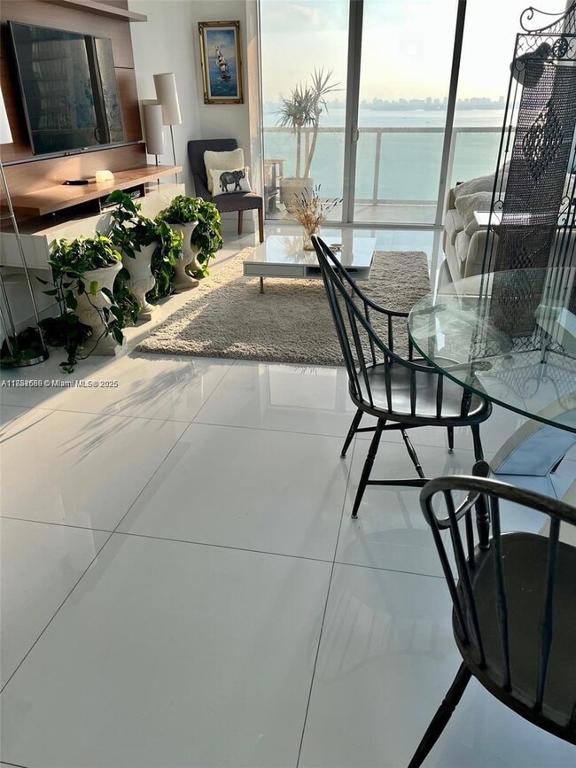Foto del edificio - 600 NE 27th St