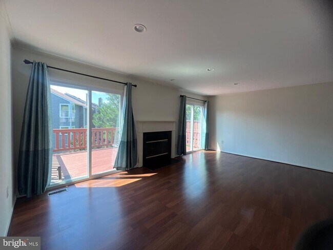 Foto del edificio - 7712 Chatfield Ln