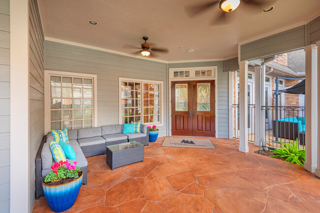 Outdoor lounge - Lodge at Cypresswood Apartments