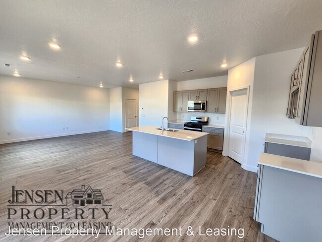 Building Photo - 4 br, 2.5 bath House - 1530 Wagon Box Way