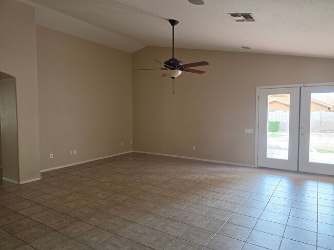 Foto del edificio - 3BD/2BA South Chandler Home with Pool on Corner Lot!