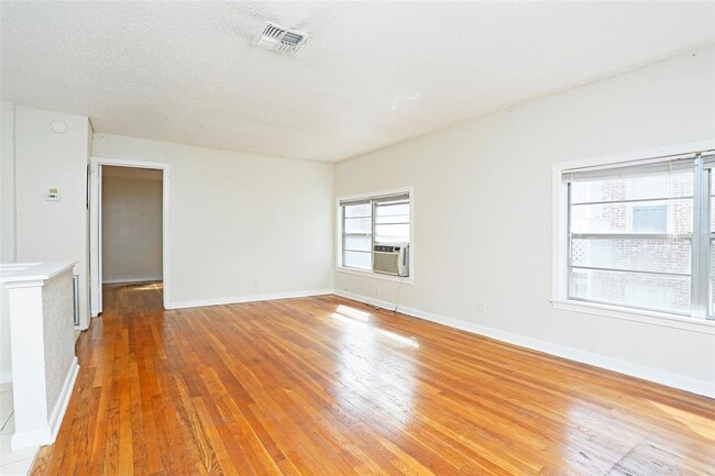 Building Photo - 2348 Sheridan St