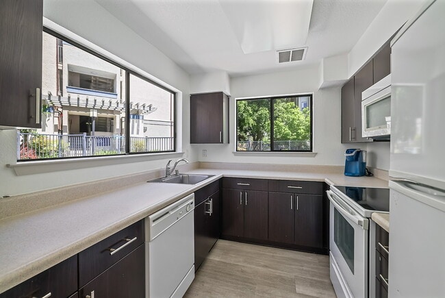 Building Photo - Verandas